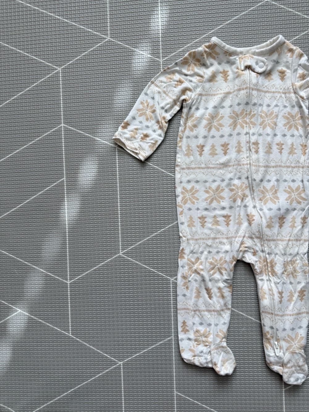 Carters|Baby gender neutral white & tan subtle star print footies,bamboo feel•••